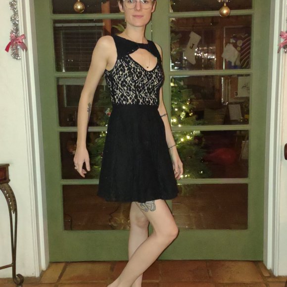 Material girl black lace dress - Picture 4 of 7